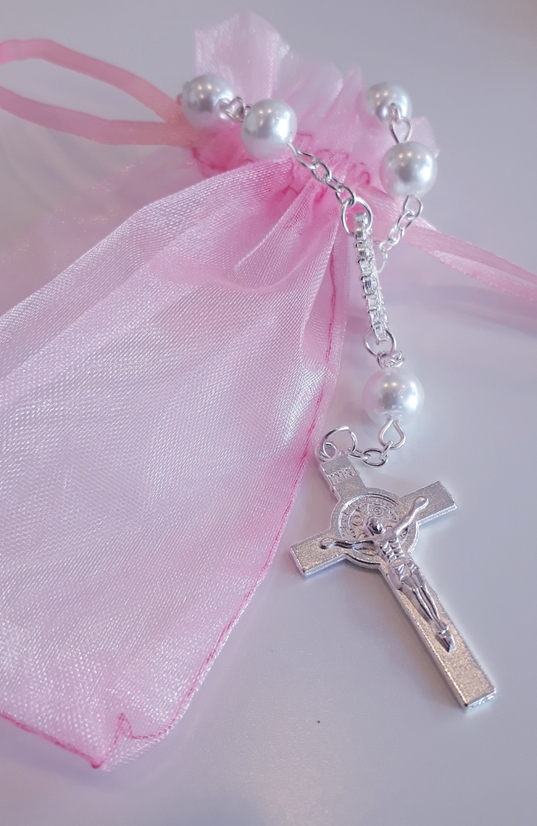 Weiße Perlen/Rosa Säckchen